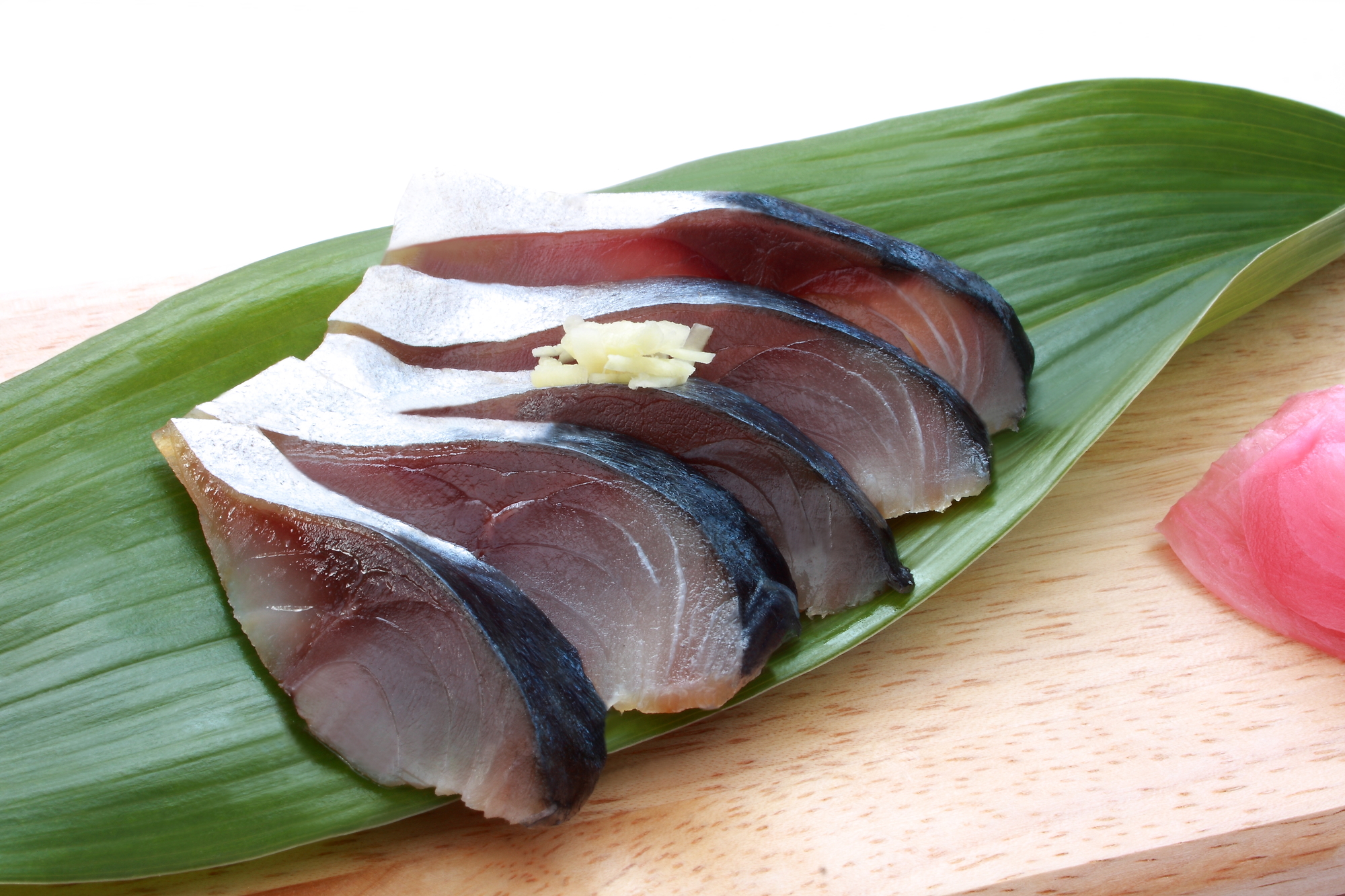 生のサバの刺し身